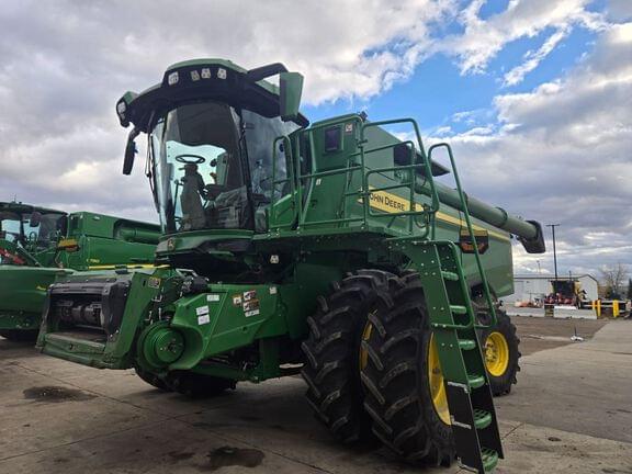 Image of John Deere S7 700 Primary image