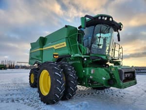 2025 John Deere S7 700 Image