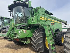 2025 John Deere S7 700 Image