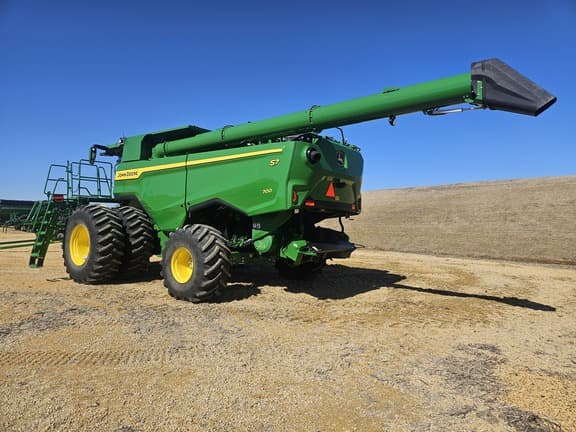 Image of John Deere S7 700 equipment image 2