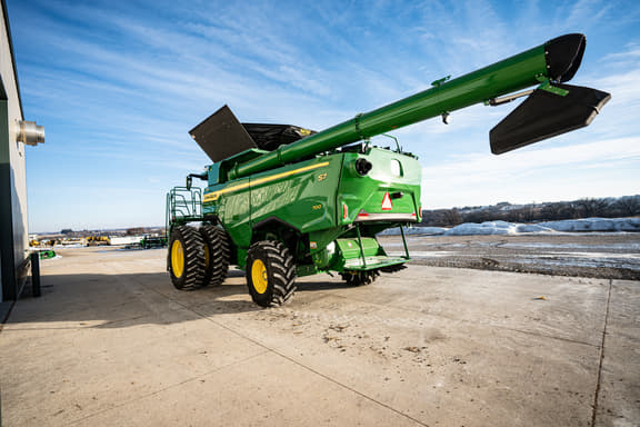Image of John Deere S7 700 equipment image 3