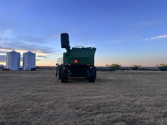 Image of John Deere S7 700 equipment image 4