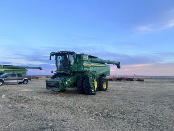 Image of John Deere S7 700 equipment image 2