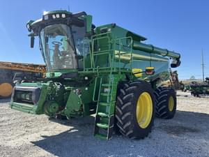 2025 John Deere S7 700 Image
