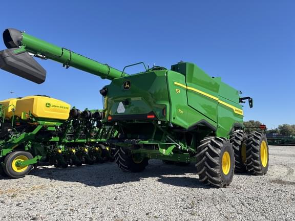 Image of John Deere S7 700 equipment image 3