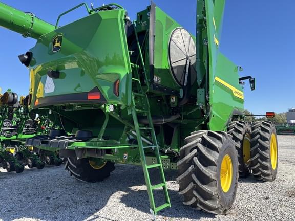 Image of John Deere S7 700 equipment image 4