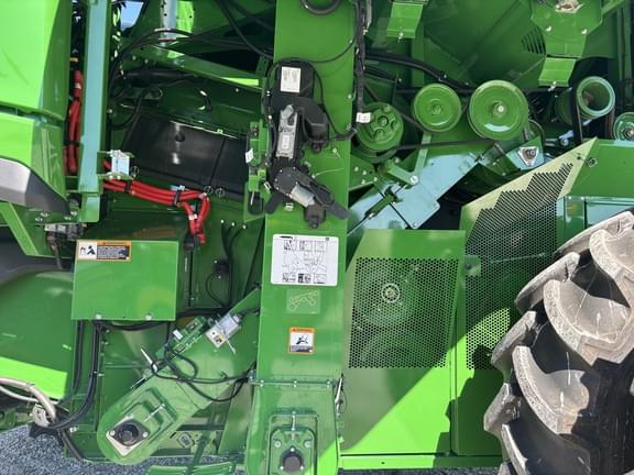 Image of John Deere S7 700 equipment image 2