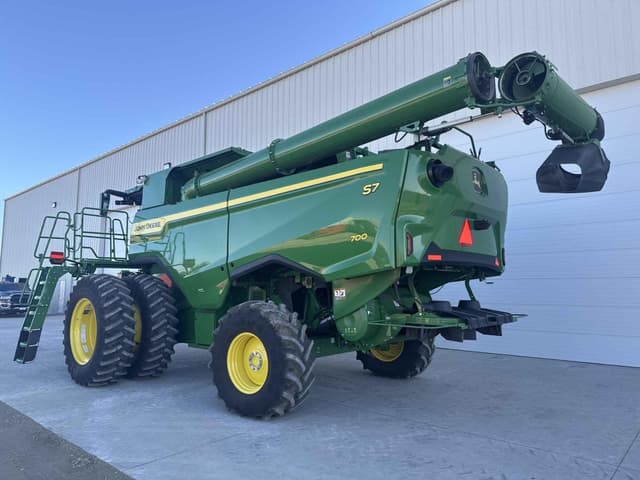 Image of John Deere S7 700 equipment image 2