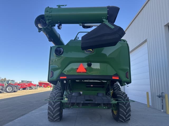 Image of John Deere S7 700 equipment image 3