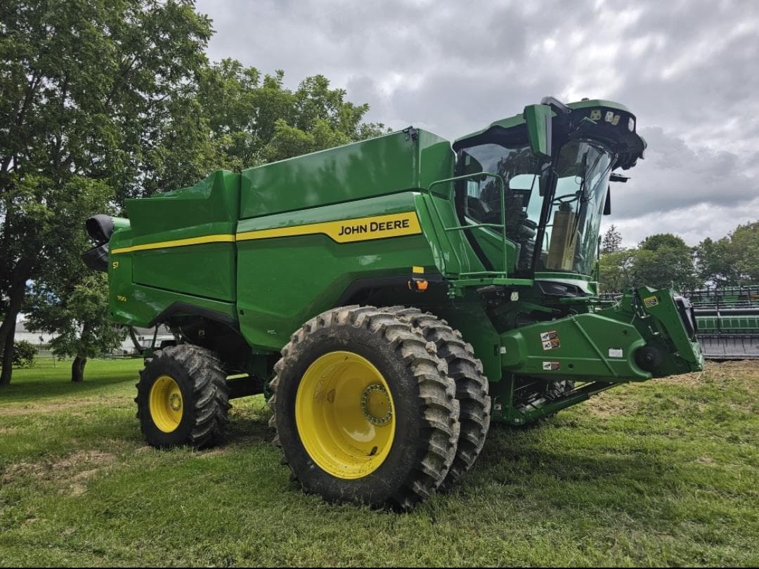 Image of John Deere S7 700 Primary image