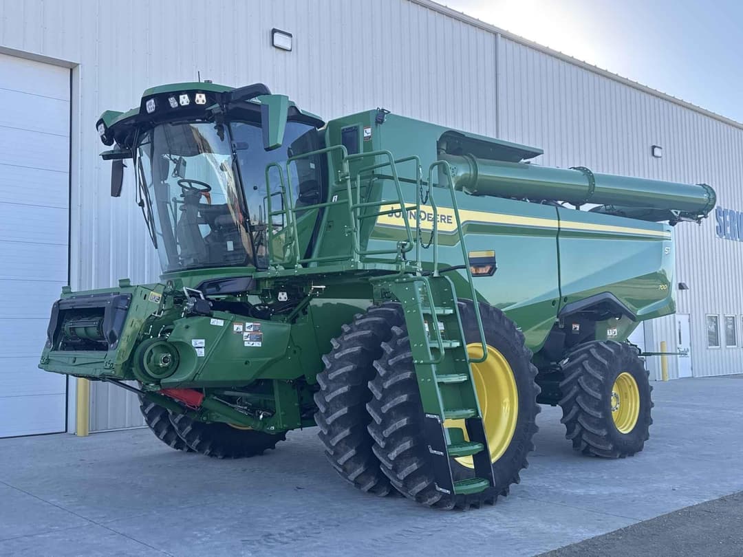 Image of John Deere S7 700 Primary image