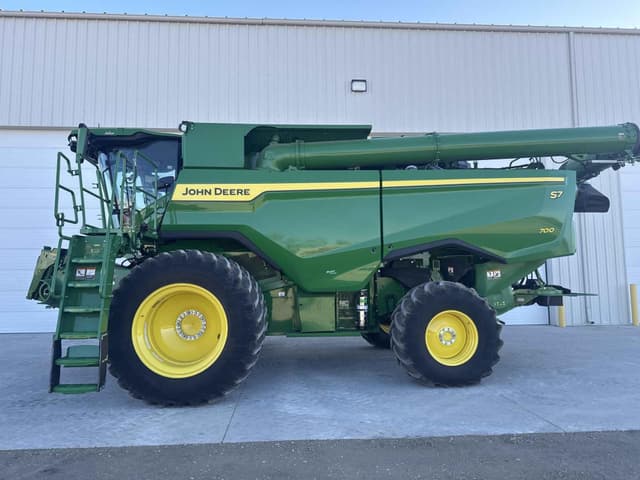 Image of John Deere S7 700 equipment image 1