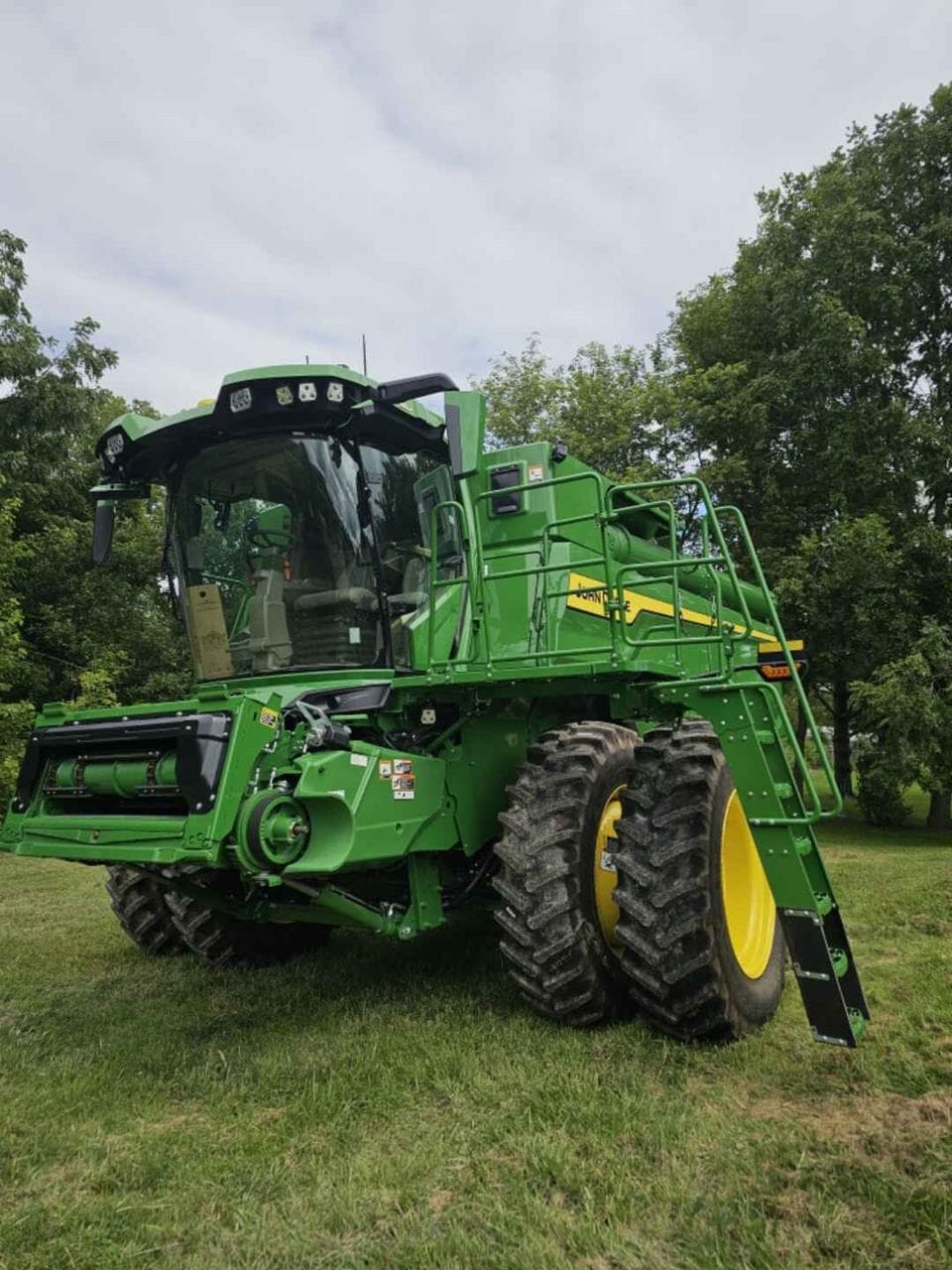 Image of John Deere S7 700 Primary image