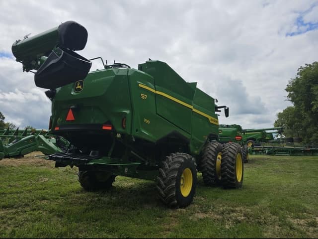 Image of John Deere S7 700 equipment image 3