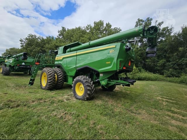 Image of John Deere S7 700 equipment image 2