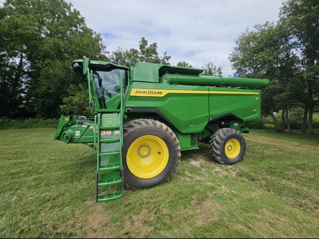 Image of John Deere S7 700 equipment image 4