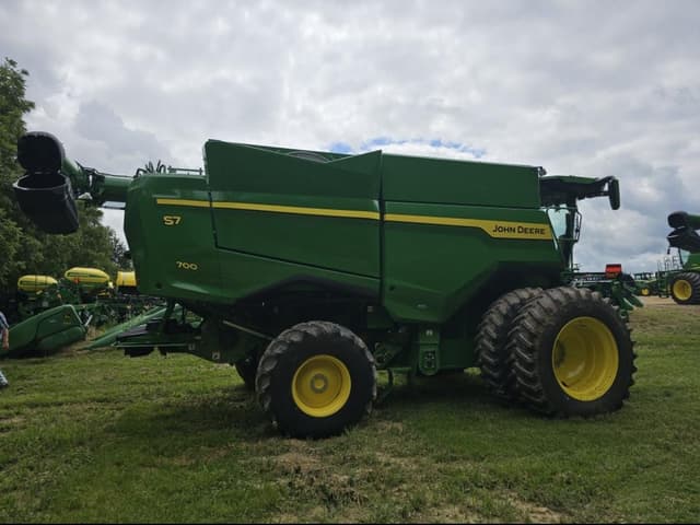 Image of John Deere S7 700 equipment image 4