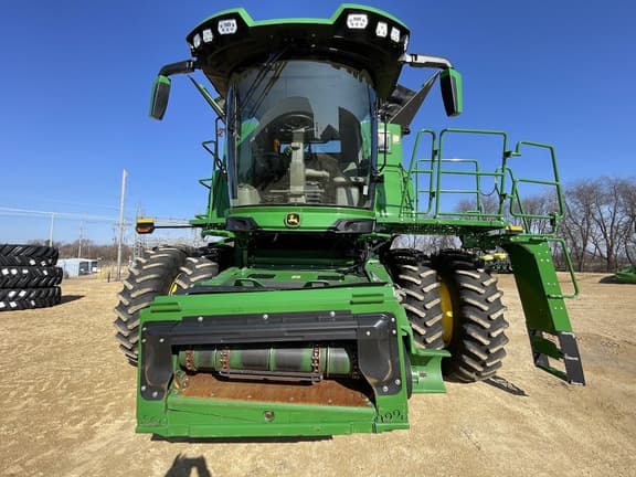Image of John Deere S7 700 equipment image 1