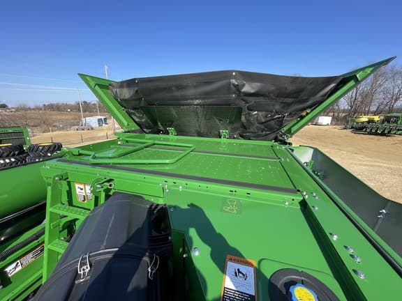 Image of John Deere S7 700 equipment image 4