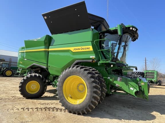 Image of John Deere S7 700 equipment image 2