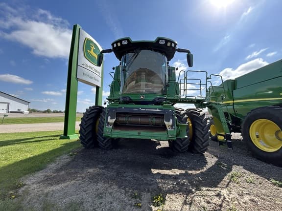 Image of John Deere S7 700 equipment image 3