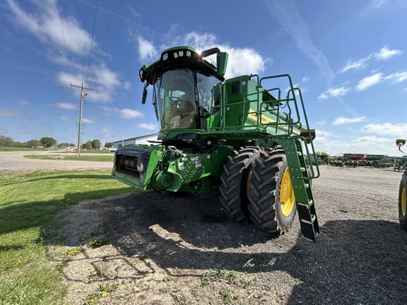 Image of John Deere S7 700 Primary image