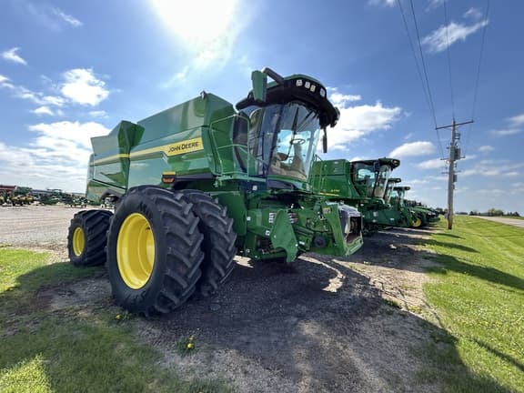Image of John Deere S7 700 equipment image 4