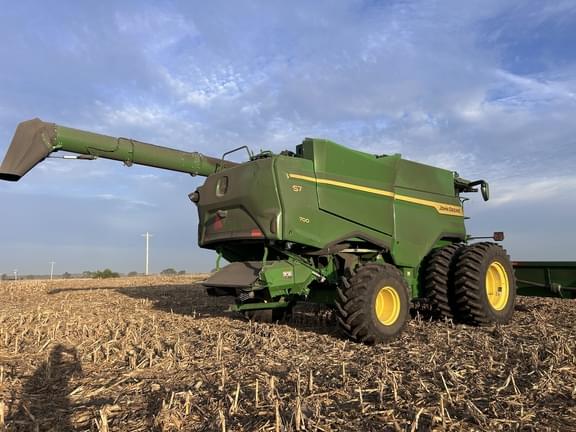 Image of John Deere S7 700 equipment image 2