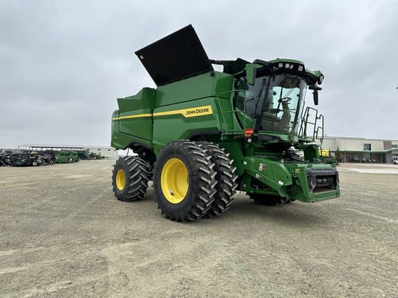 Image of John Deere S7 700 equipment image 2