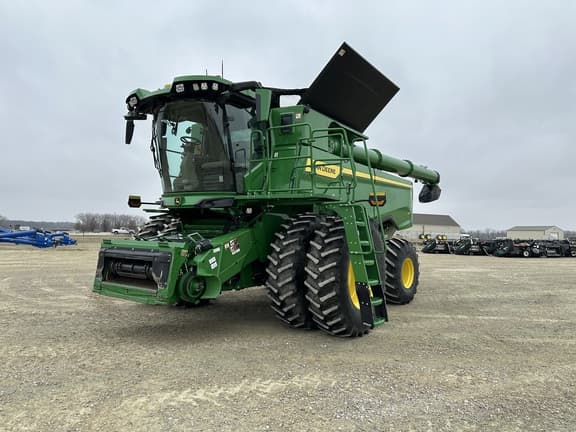 Image of John Deere S7 700 Primary image