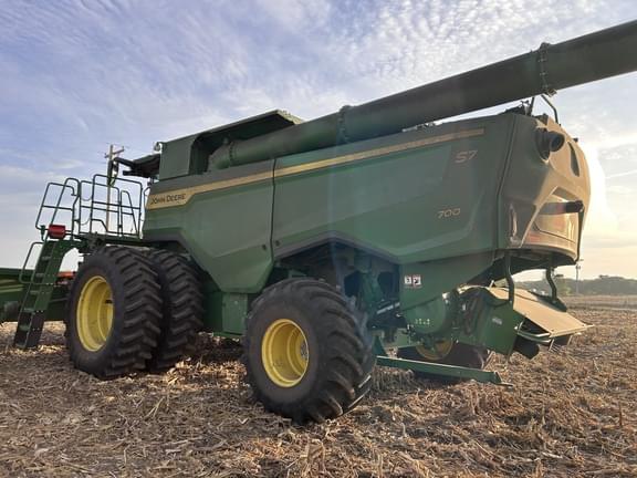 Image of John Deere S7 700 equipment image 3