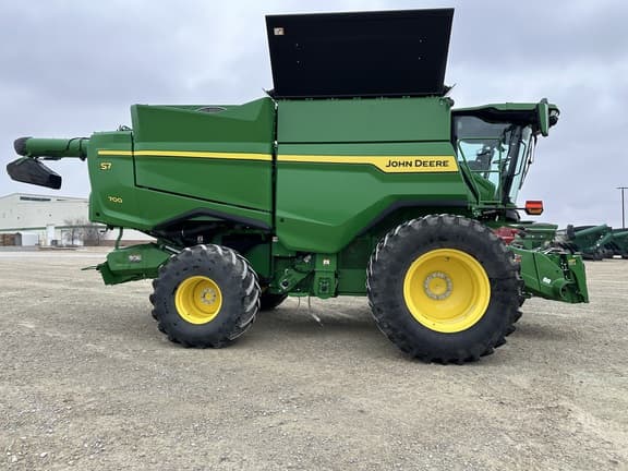 Image of John Deere S7 700 equipment image 3