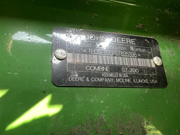 Image of John Deere S7 700 equipment image 4