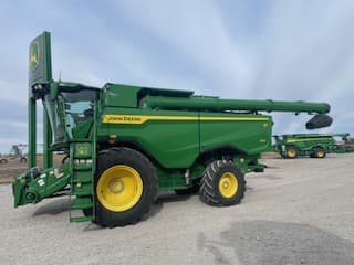 Image of John Deere S7 700 equipment image 3