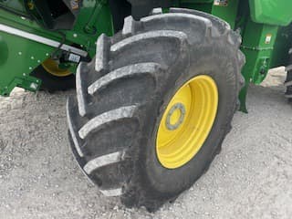 Image of John Deere S7 700 equipment image 4
