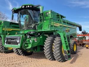 2025 John Deere S7 700 Image