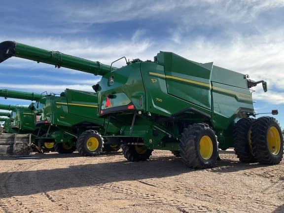 Image of John Deere S7 700 equipment image 3