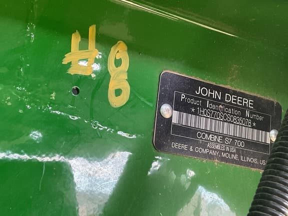 Image of John Deere S7 700 equipment image 4