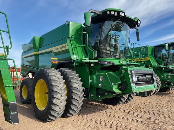 Image of John Deere S7 700 equipment image 1