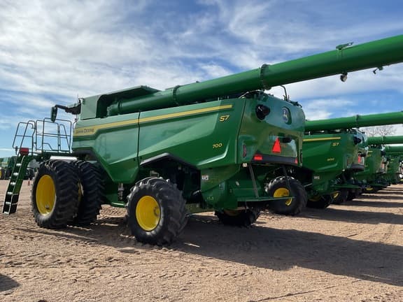 Image of John Deere S7 700 equipment image 2