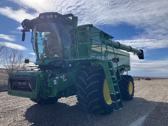 Image of John Deere S7 700 equipment image 2