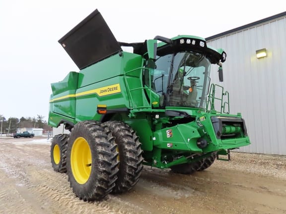2025 John Deere S7 700 Image