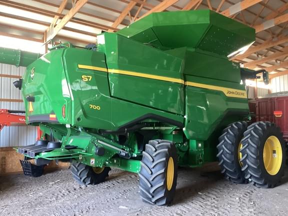Image of John Deere S7 700 equipment image 4