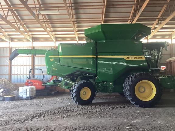 Image of John Deere S7 700 equipment image 3