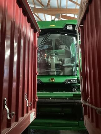 Image of John Deere S7 700 equipment image 1