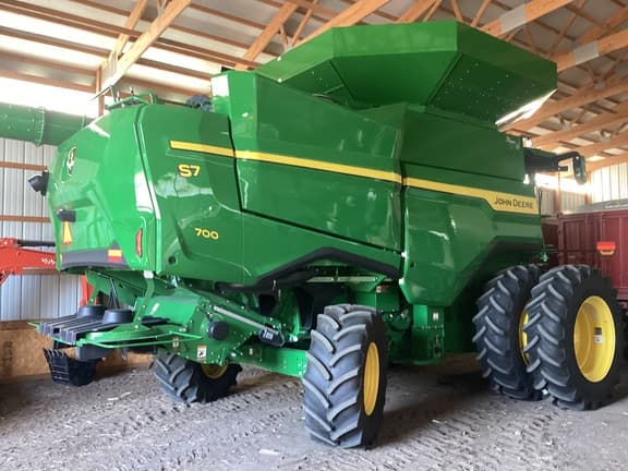 Image of John Deere S7 700 equipment image 4