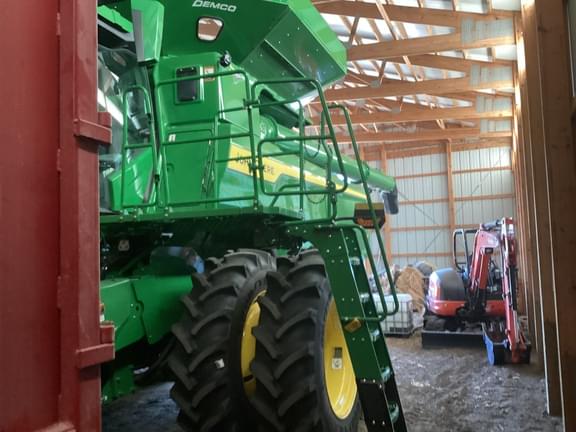 Image of John Deere S7 700 Primary image