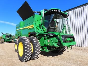 Main image John Deere S7 700