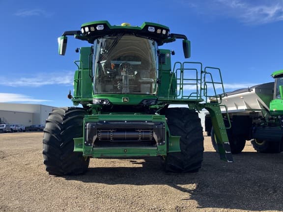 Image of John Deere S7 700 equipment image 2