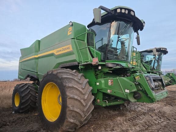 Image of John Deere S7 700 equipment image 3